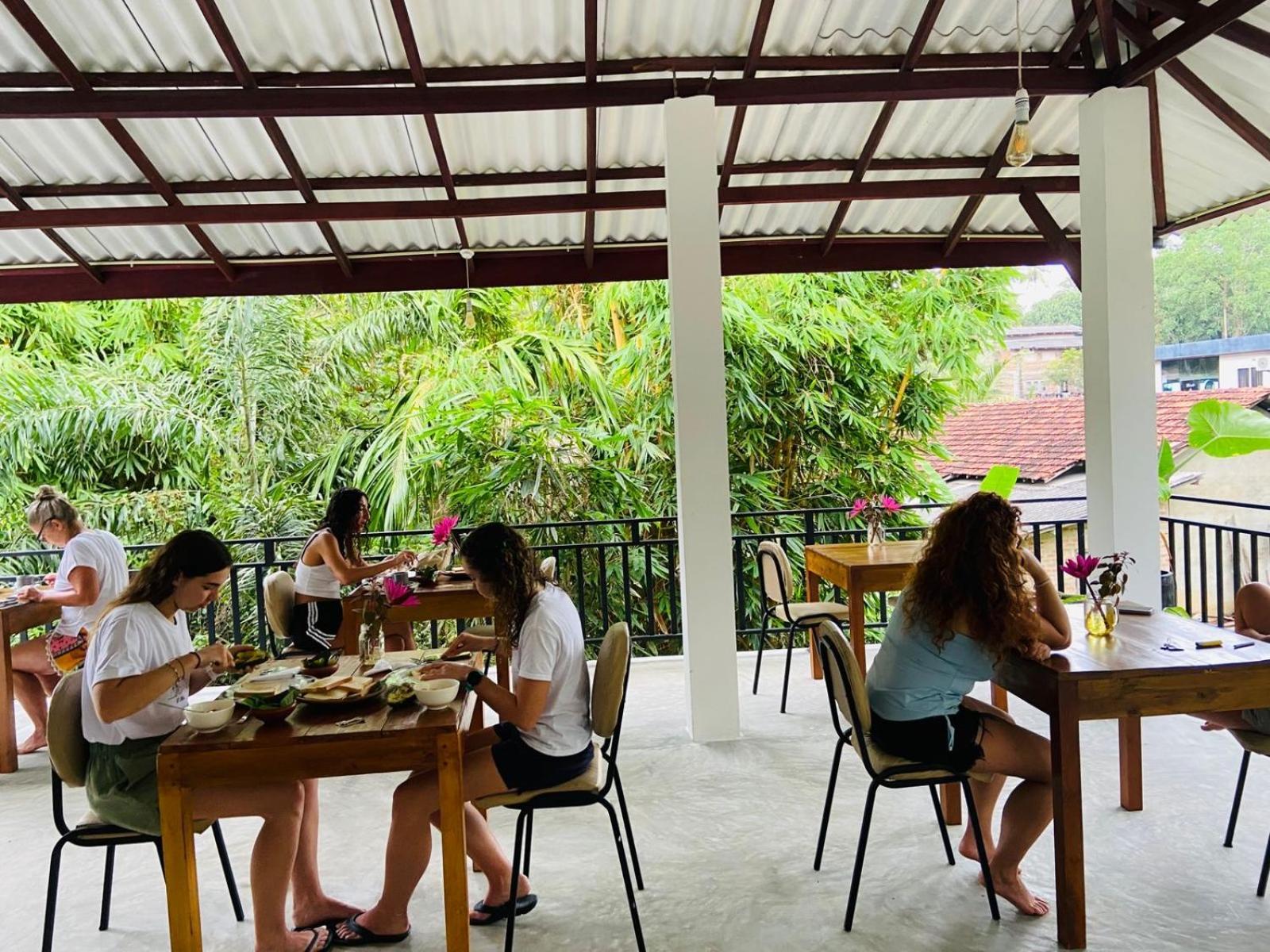 Leo Homestay Диквелла Экстерьер фото